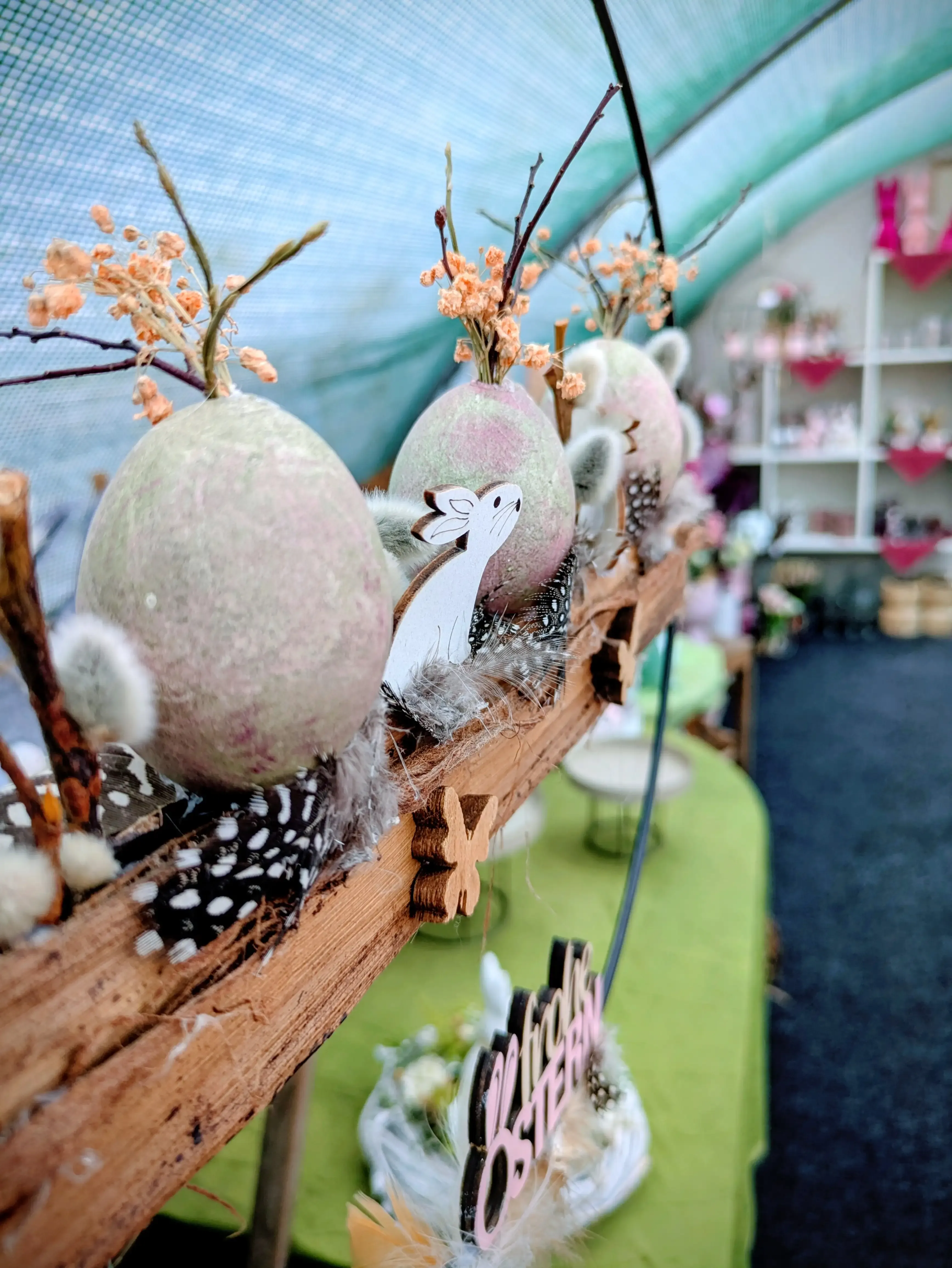 Saisonale Pflanzendekoration aus dem Laden